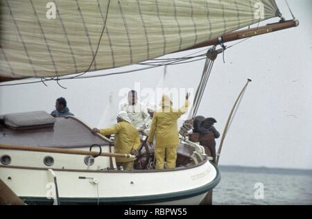 100 Mijls gara op IJsselmeer HKH Prinses Beatrix en Zijne Koninklijke Hoogheid , Bestanddeelnr 254-8125. Foto Stock