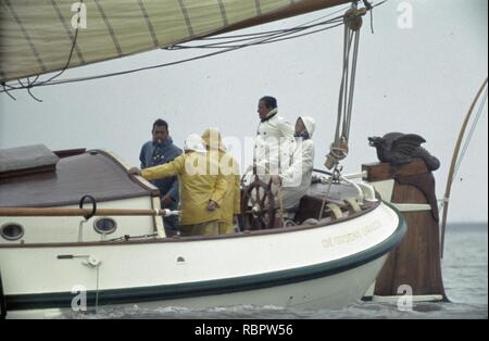 100 Mijls gara op IJsselmeer HKH Prinses Beatrix en Zijne Koninklijke Hoogheid , Bestanddeelnr 254-8126. Foto Stock