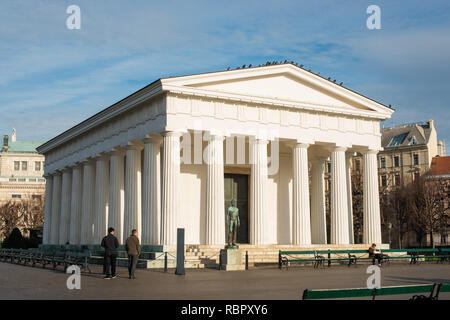Il Dorico Theseus-Tempel tempio, una replica del Theseion in Atene, nel centro del Volksgarten, Vienna, Austria Foto Stock