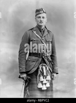 Fotografia scattata il 29 maggio 1915. Secondo tenente R. Angus argilla del Argyll e Sutherland Montanari, un reggimento dell'Esercito britannico. Fotografia scattata nel famoso London Studio di Bassano. Foto Stock