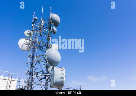 Telecomunicazioni antenna Radio Torre, California Foto Stock