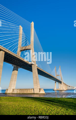 Dal ponte Vasco da Gama, Lisbona, Portogallo Foto Stock