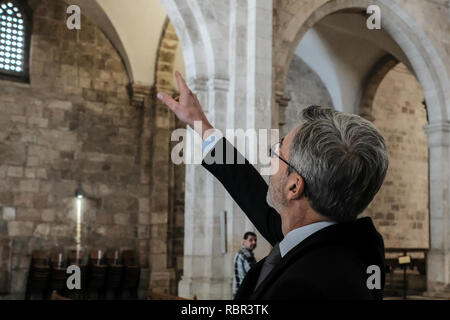 Il Console Generale di Francia a Gerusalemme, PIERRE COCHARD, visite alla chiesa di Saint Anne come parte di un tour del patrimonio francese in Gerusalemme. La chiesa Foto Stock