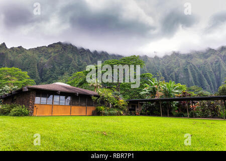 Bella vista sulle montagne a Hoomaluhia giardino botanico in Kaneohe, Hawaii Foto Stock