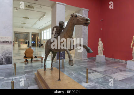 Questa scultura è semplicemente spettacolare e ti fa veramente sentire come il cavallo al galoppo a voi. È stato detto abbastanza. Foto Stock