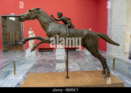 Questa scultura è semplicemente spettacolare e ti fa veramente sentire come il cavallo al galoppo a voi. È stato detto abbastanza. Foto Stock