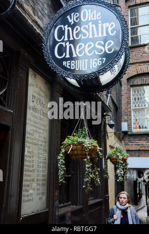 Ye Olde Cheshire Cheese public house sul vino Office Corte off Fleet Street, City of London, Regno Unito Foto Stock