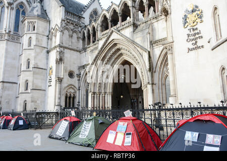 Londra, Inghilterra, Regno Unito. Xi gen, 2019. Contrassegnare le camere' protestare contro l'adozione forzata e segreti di tribunali familiari al di fuori del Royal Courts of Justice, Fleet Street, Londra Credito: Benjamin John/ Alamy Live News Foto Stock