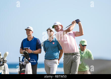 Honolulu, Hawaii, Stati Uniti d'America. Xi gen, 2019. Brandt Snedeker colpisce il suo tee-shot sulla quattordicesima foro durante il secondo round del Sony Open a Waialae Country Club di Honolulu, Hawaii. Glenn Yoza/CSM/Alamy Live News Foto Stock