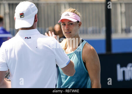 Melbourne, Australia. Xii gen, 2019. Angelique Kerber dalla Germania parla con il suo allenatore Rainer Schuettler al 2019 Australian Open Grand Slam torneo di tennis a Melbourne, Australia. Frank Molter/Alamy Live news Foto Stock