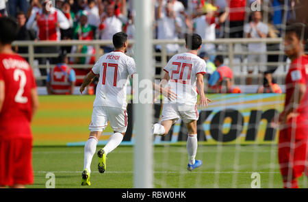 Abu Dhabi, Emirati arabi uniti (EAU). Xii gen, 2019. Iran's Sardar Azmoun (seconda R) celebra dopo rigature durante il 2019 AFC Coppa d'asia emirati arabi uniti 2019 GRUPPO D match tra il Vietnam e Iran ad Abu Dhabi, negli Emirati Arabi Uniti (EAU), Gennaio 12, 2019. Credito: Ding Xu/Xinhua/Alamy Live News Foto Stock