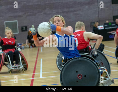 Brentwood, Essex, 12 gennaio 2019 la Gran Bretagna Rugby in carrozzina divisione concorrenza tre Solent Hammerheads (rosso) vs. Brighton Buccaneers (blu) al credito Ian Davidson/Alamy Live News Foto Stock