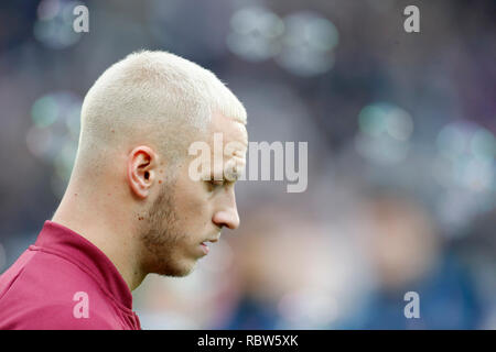 Londra, Regno Unito. Il 12 gennaio 2018. Marko Arnautovic del West Ham United prima della Premier League match tra il West Ham United e Arsenal giocata a Londra Stadium, Londra, Regno Unito. Foto di: Jason Mitchell/Alamy Live News il Premier inglese e Football League immagini sono solo per essere utilizzato in un contesto editoriale, le immagini non sono ammessi ad essere pubblicata su un altro sito internet a meno che la licenza è stata ottenuta da DataCo Ltd Credit: Jason Mitchell/Alamy Live News Foto Stock