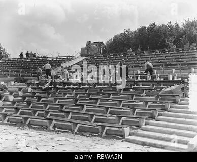 Aanbouw openluchttheater Bosplan in Amsterdam, Bestanddeelnr 905-8243. Foto Stock