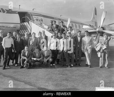 Aankomst elftal van barcelona op Schiphol, het elftal voor het vliegtuig, Bestanddeelnr 911-5235. Foto Stock