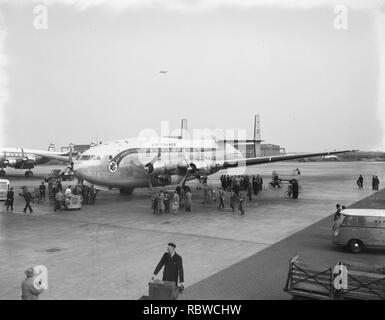 Aankomst Franse schilders incontrato dubbeldek vliegtuig Schiphol, Bestanddeelnr 907-7202. Foto Stock