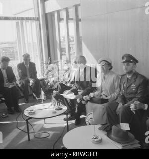 Aankomst presidente van Israele Isaac ben Zwi op Schiphol, Bestanddeelnr 909-7104. Foto Stock