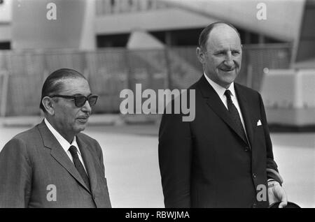 Aankomst Turkse minister van Buitenlandse Zaken Ihsan Sabri Caglayangil . Caglay, Bestanddeelnr 921-5126. Foto Stock