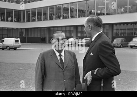 Aankomst Turkse minister van Buitenlandse Zaken Ihsan Sabri Caglayangil op Schip, Bestanddeelnr 921-5124. Foto Stock