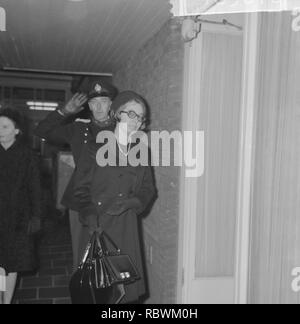 Aankomst van prinses Christina van Zweden (l). en Margaretha van Denemarken op ‥A6, Bestanddeelnr 918-5072. Foto Stock