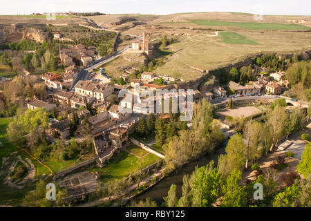 Vista della città di Segovia e Chiesa di Vera Cruz. Segovia, Castilla y Leon, Spagna Foto Stock