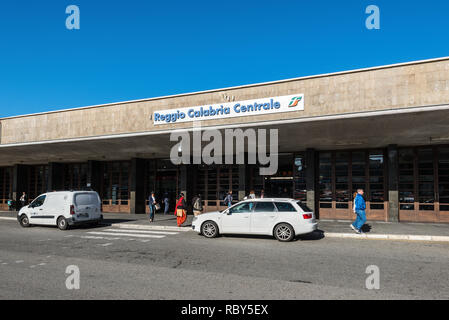 Reggio Calabria, Italia - 30 Ottobre 2017: La Stazione Ferroviaria di Reggio Calabria, Italia (Reggio Calabria ferroviaria Centrale). Foto Stock