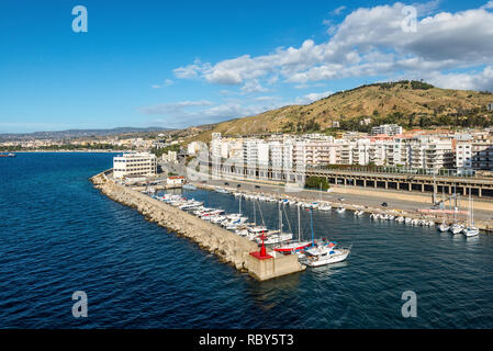 Reggio Calabria, Italia - 30 Ottobre 2017: Vista di Reggio di Calabria - Italia del Sud. Reggio Calabria è una città in Calabria sulla punta dell'Italia. It' Foto Stock