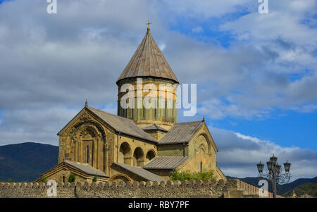 Cattedrale di Svetitskhoveli di Mtskheta, Georgia. Si tratta di un Orientale cattedrale ortodossa, la seconda più grande chiesa in Georgia. Foto Stock