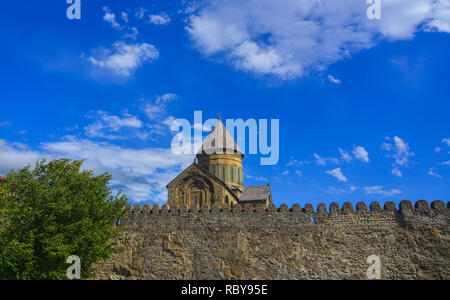 Cattedrale di Svetitskhoveli di Mtskheta, Georgia. Si tratta di un Orientale cattedrale ortodossa, la seconda più grande chiesa in Georgia. Foto Stock