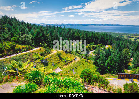 Pista di slittino e vista panoramica della città di Rotorua, Nuova Zelanda Foto Stock