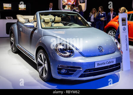 Bruxelles - Jan 10, 2018: Volkswagen maggiolino cabriolet auto esposti all Expo di Bruxelles Autosalon motor show. Foto Stock