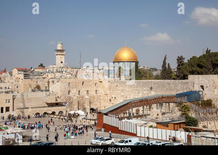 La cupola o f la roccia e il Monte del Tempio in Gerusalemme la città vecchia in Israele Foto Stock