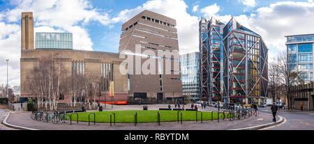 Esterno della Tate Modern Casa interruttore da Herzog & de Meuron visto da una strada pubblica, Bankside, London, Regno Unito Foto Stock