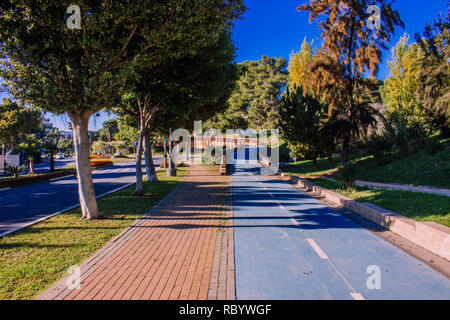 Estepona. Strada di Estepona, Andalusia, Spagna. La foto è stata scattata - 5 dicembre 2018. Foto Stock