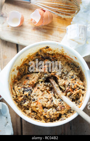 Pudding natalizio il burro nel recipiente Foto Stock