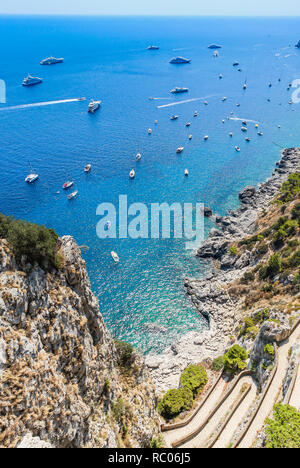 Vista su Via Krupp dai giardini di Augusto, Isola di Capri, Italia Foto Stock