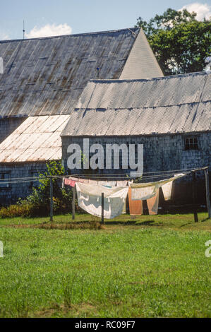 Stendibiancheria su uno stendibiancheria in Rural Maine, Stati Uniti d'America Foto Stock