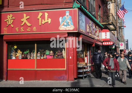 Negozio di souvenir su un angolo in Chinatown, New York City, Stati Uniti d'America Foto Stock