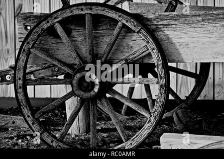 Legno di antiquariato di carro e ruota, Amarillo, Texas Foto Stock