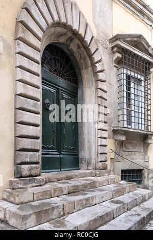 Ingresso alla vecchia casa padronale, Pisa, Toscana, Italia, Europa Foto Stock