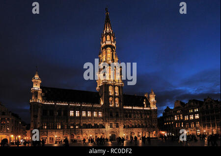 Il Rathaus am Großen Platz, Marktplatz, Grote Markt, Grand Place, Brüssel, Belgien, Europa | Town Hall presso il Grand Place, il Grote Markt, Bruxelles, Belg Foto Stock