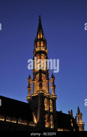 Il Rathaus am Großen Platz, Marktplatz, Grote Markt, Grand Place, Brüssel, Belgien, Europa | Town Hall presso il Grand Place, il Grote Markt, Bruxelles, Belg Foto Stock