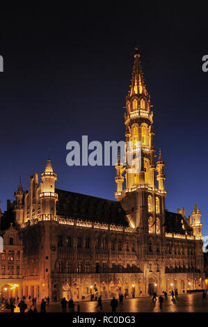 Il Rathaus am Großen Platz, Marktplatz, Grote Markt, Grand Place, Brüssel, Belgien, Europa | Town Hall presso il Grand Place, il Grote Markt, Bruxelles, Belg Foto Stock