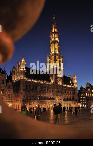 Il Rathaus am Großen Platz, Marktplatz, Grote Markt, Grand Place, Brüssel, Belgien, Europa | Town Hall presso il Grand Place, il Grote Markt, Bruxelles, Belg Foto Stock