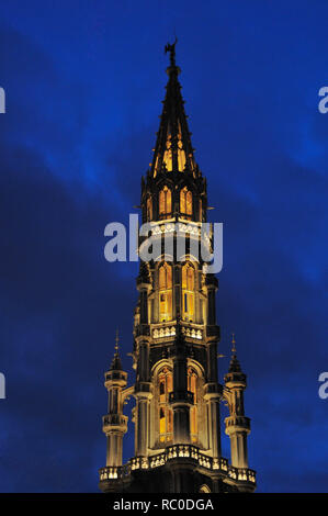 Il Rathaus am Großen Platz, Marktplatz, Grote Markt, Grand Place, Brüssel, Belgien, Europa | Town Hall presso il Grand Place, il Grote Markt, Bruxelles, Belg Foto Stock