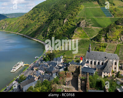 Blick von der Klosteruine Metternich auf den Ort Beilstein an der Mosel mit Klosterkirche San Giuseppe, Landkreis Cochem-Zell Renania-Palatinato, Deutschl Foto Stock