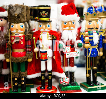 Raccolta di Natale dello schiaccianoci in legno soldatino figurine tradizionali per la decorazione di Natale Foto Stock
