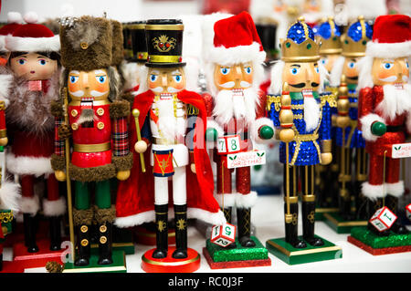 Raccolta di Natale dello schiaccianoci in legno soldatino figurine tradizionali per la decorazione di Natale Foto Stock