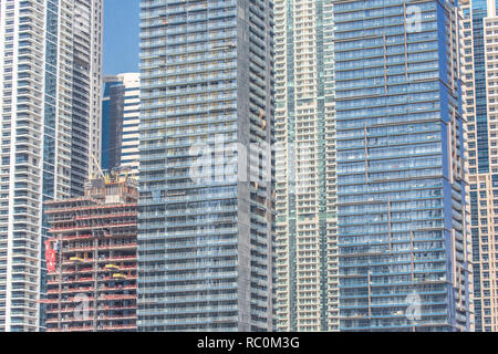 Dubai, Emirati Arabi Uniti - Ottobre 2018: edifici moderni nel quartiere degli affari. Foto Stock