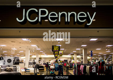 Rockaway NJ - Gennaio 11, 2019: JCPenney store presso il centro commerciale Rockaway pubblicità sconti dopo le vacanze Foto Stock